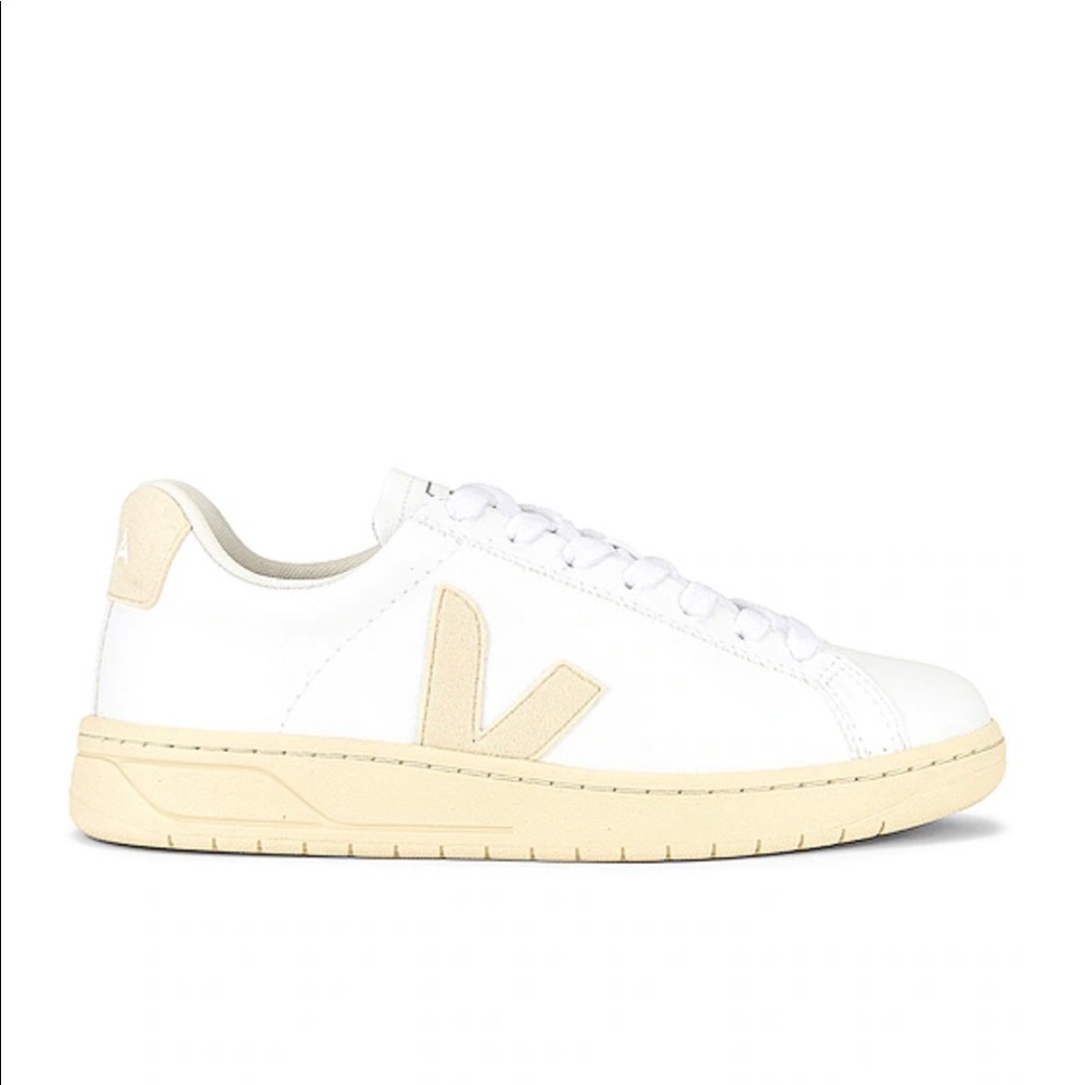 VEJA SUSTAINABLE URCA LEATHER SNEAKERS